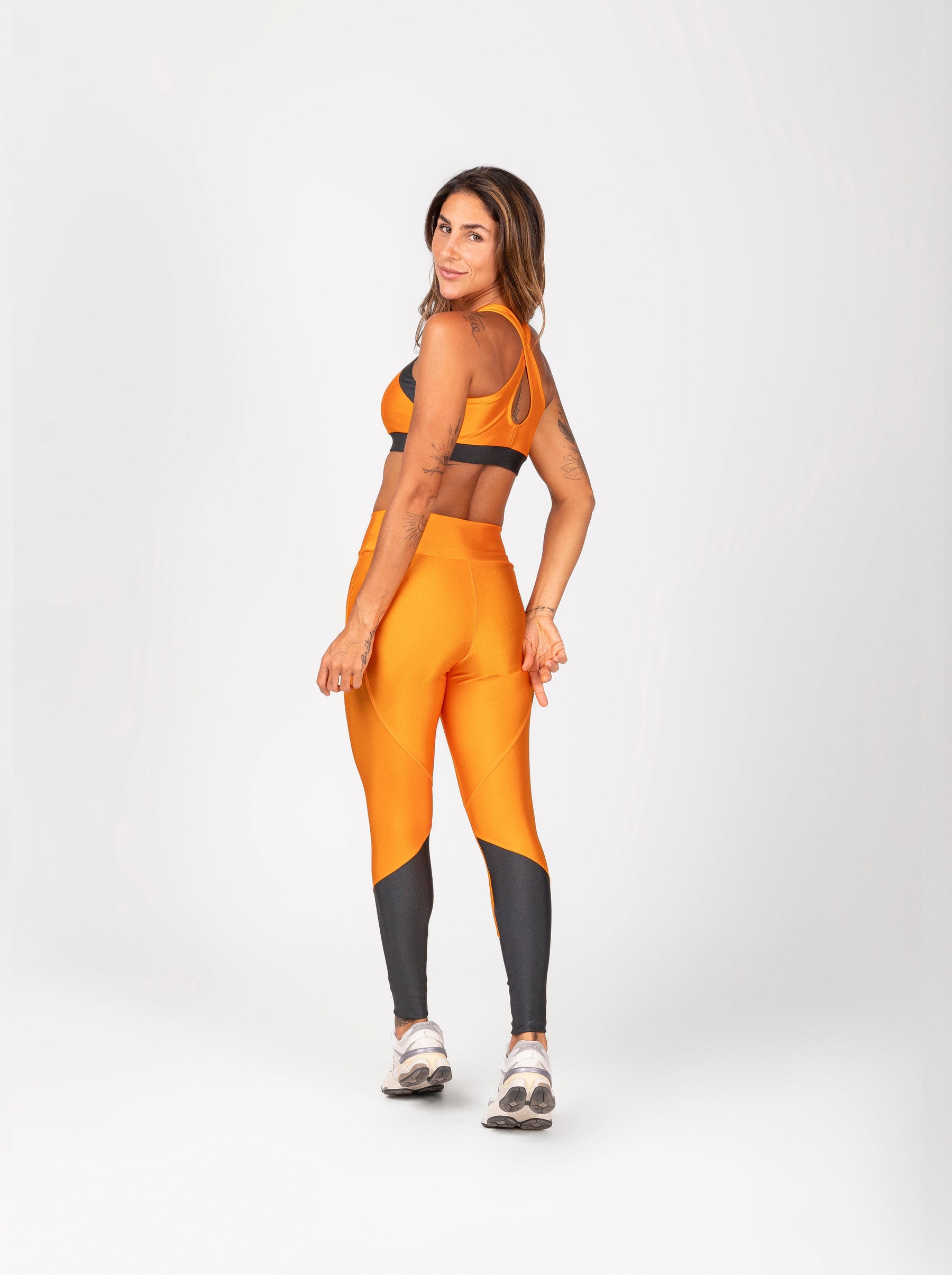 Conjunto Legging e Top Recortes Tangerina e Grafite