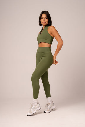 Conjunto Essentials Legging e Verde Oliva