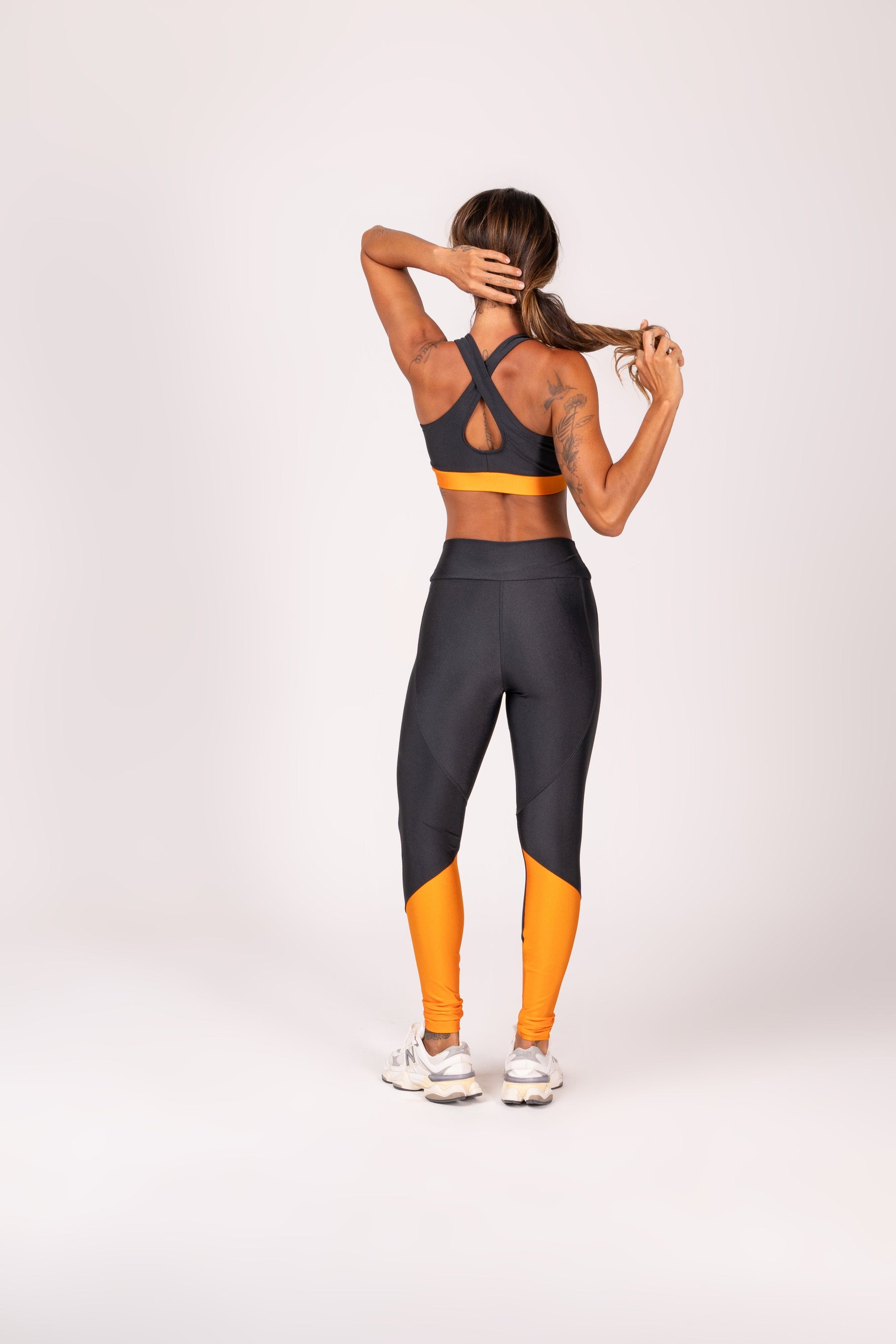 Conjunto Legging e Top Recortes Grafite e Tangerina